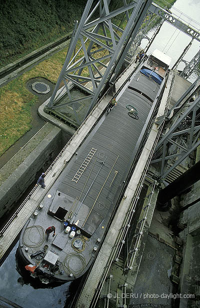 ascenceur  bateaux Bracquegnies

boat lift at Bracquegnies